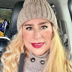 Meet your Posher, Lilia judith